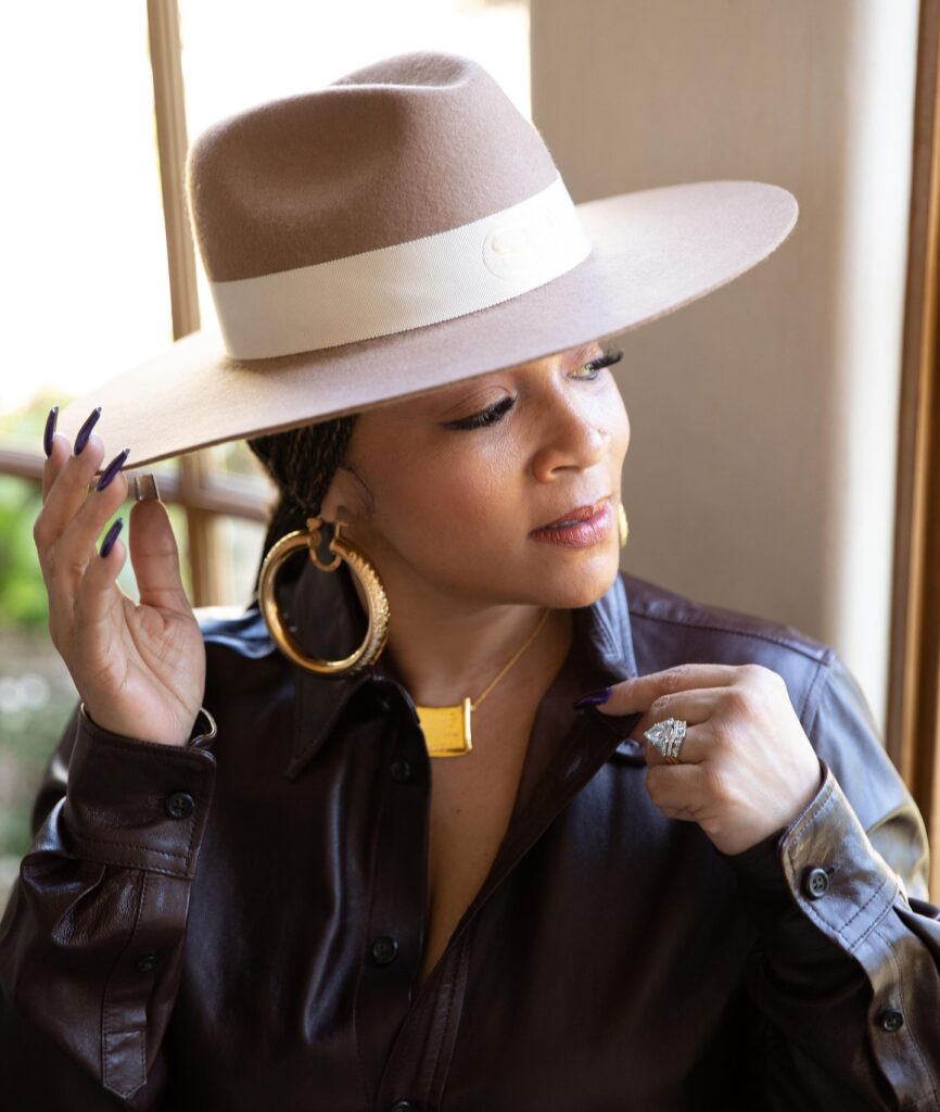 Who Is Simone Smith? Biography, Age, Net Worth & Inspiring Journey